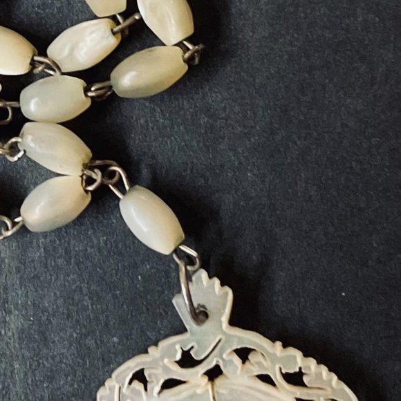 VINTAGE Mother of Pearl Pendant on Beaded MOP Chain EUC - Picture 5 of 5